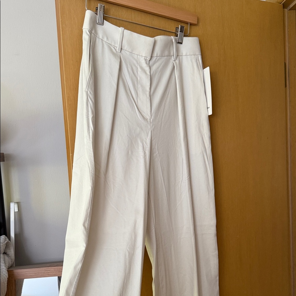 Lululemon pleat front Cream Women's trouser